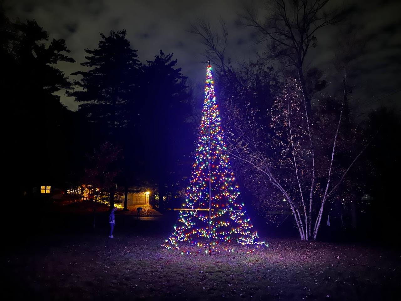 Fairybell Flagpole Outdoor LED Christmas Tree - 20ft - 900 LEDs - LED Christmas Tree for Outside Use - Multicolor